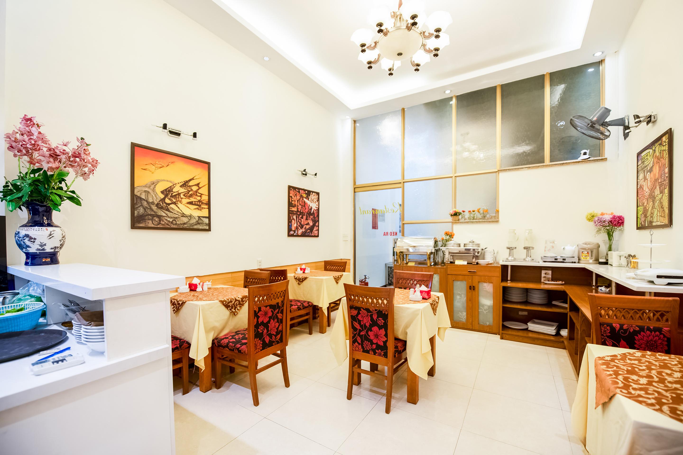 Khách sạn Chariot 2*
